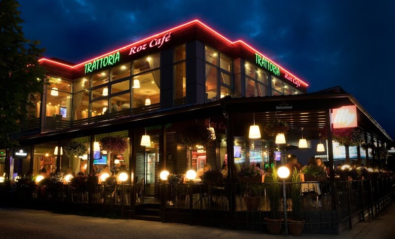 Roz Cafe angajeaza ajutor bucatar (rece/salate).